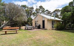 Bells Beach Cottages - Pet Friendly Cottage With Wood Heater